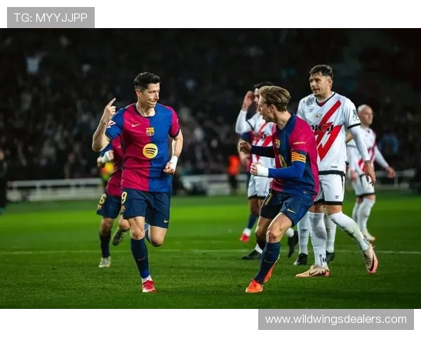 莱万点球建功助巴萨取胜重返西甲榜首展现冠军竞争力